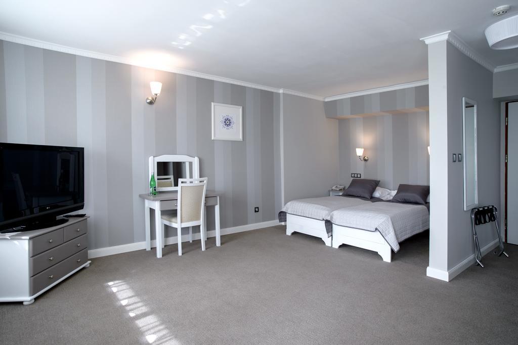 Hotel Niedzwiadek Wdzydze Kiszewskie Buitenkant foto