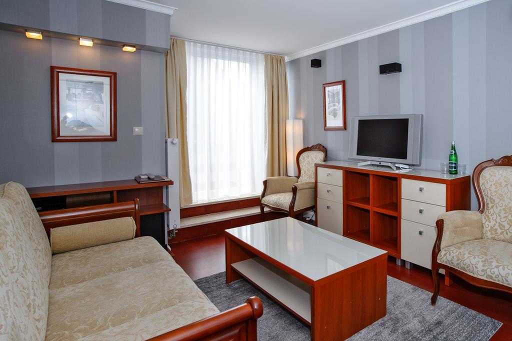 Hotel Niedzwiadek Wdzydze Kiszewskie Buitenkant foto