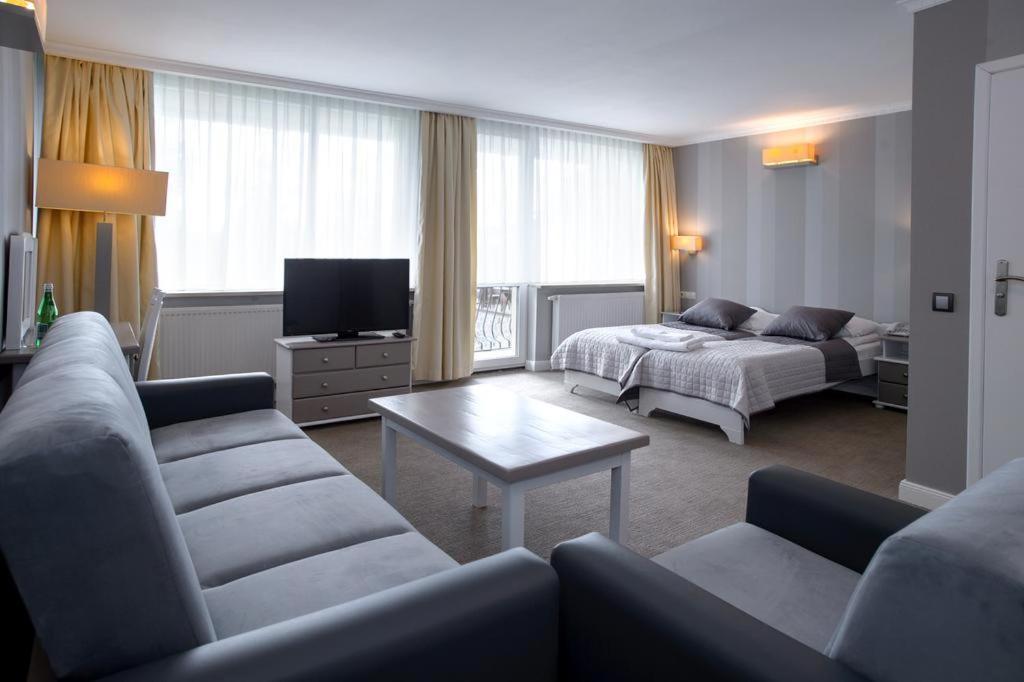 Hotel Niedzwiadek Wdzydze Kiszewskie Buitenkant foto